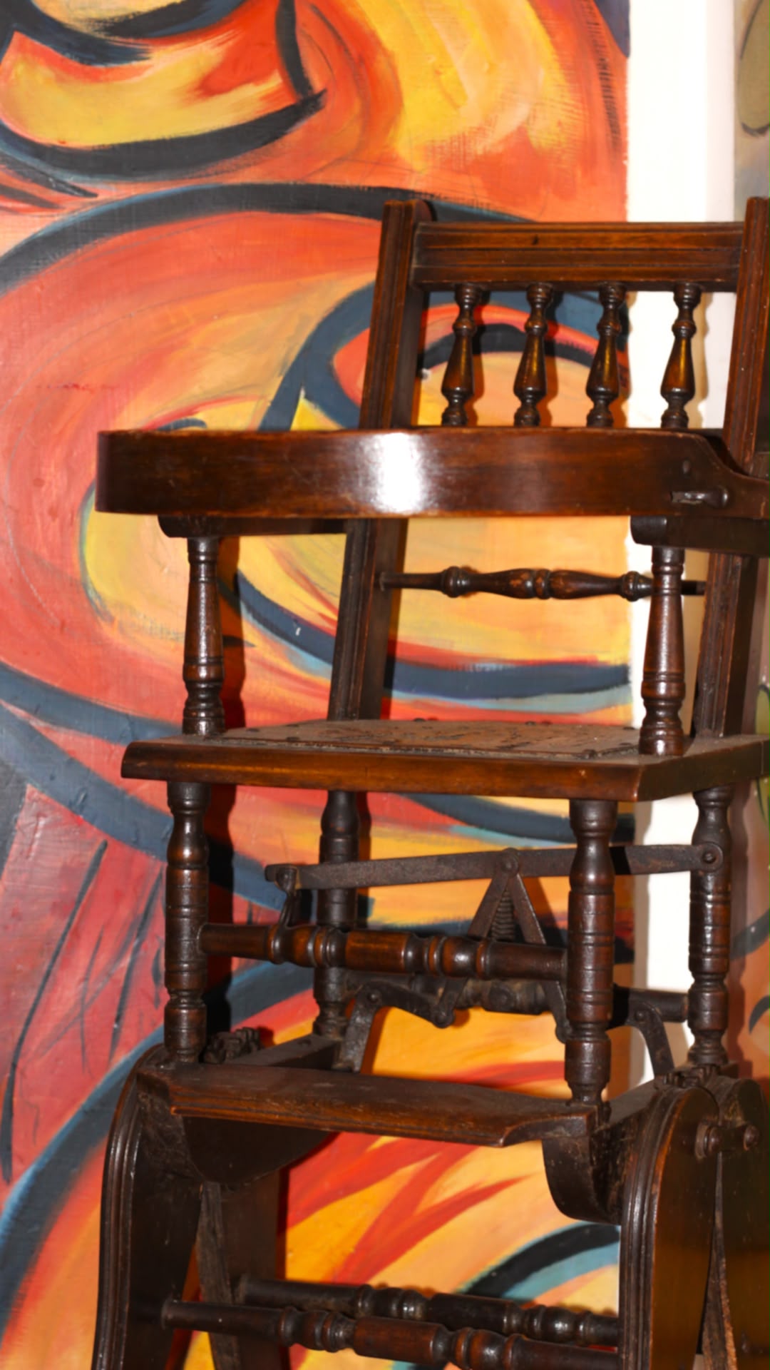 Seggiolone in legno d'epoca
